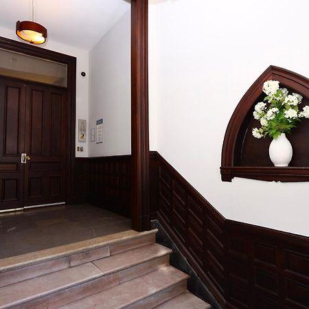 Stylish Newbury Street Studio, #4 Бостън Екстериор снимка